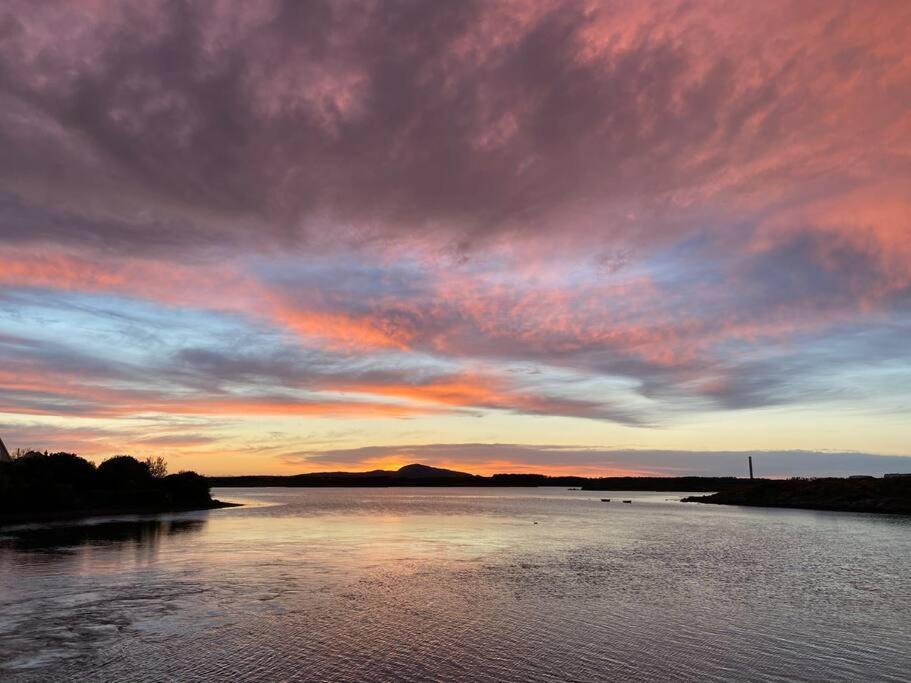 Entire Guest Suite In Four Mile Bridge, Rhoscolyn Valley Luaran gambar